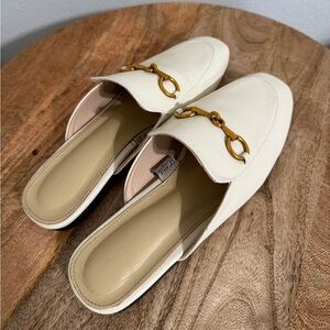 leather mules in beige / cream